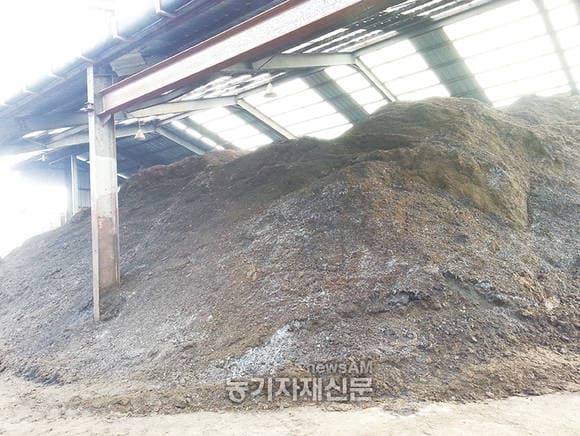 농기자재신문 기사에 실린 수북농업 퇴비 적치 시설 사진