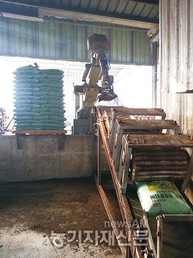 농기자재신문 기사에 실린 수북농업 생산 설비 사진