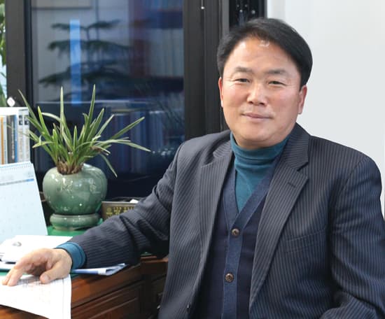 주간인물 2020년 2월 3일 김종수 인터뷰 기사에 실린 사진